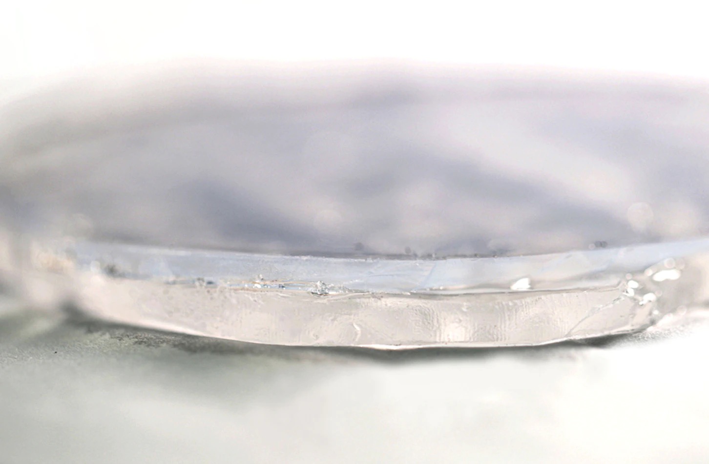 1649769365616059292.jpeg mit-makes-a-material-that-keeps-it-cool-without-electricity-picture-1-mWiCGdpYH.jpeg